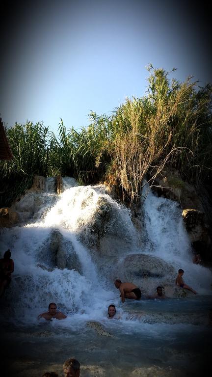 Agriturismo Sugheretello センプロニアーノ エクステリア 写真