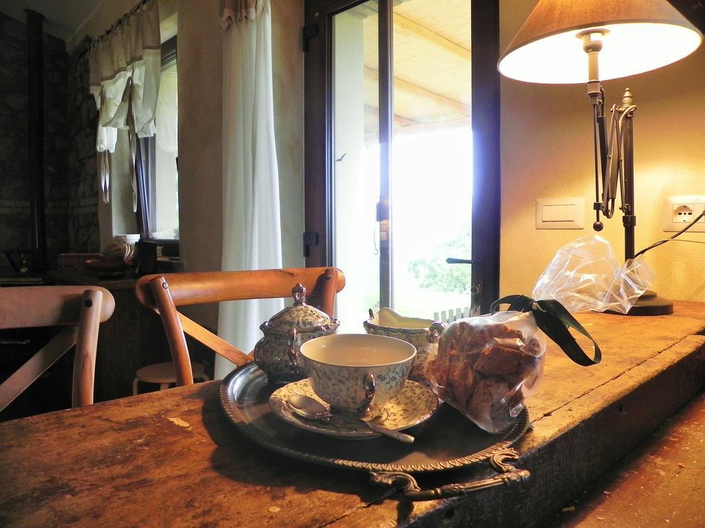 Agriturismo Sugheretello センプロニアーノ エクステリア 写真